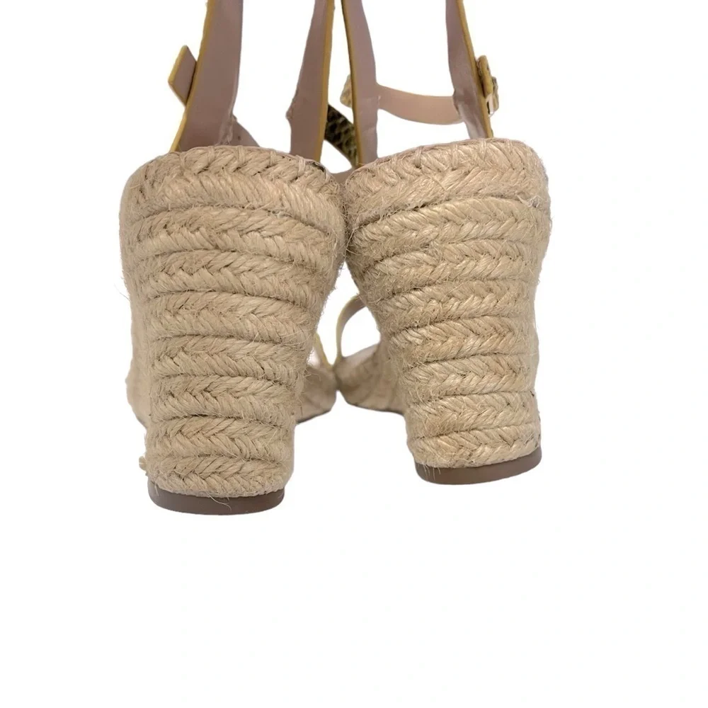 Charles By Charles‎ David Yellow Sandals Size 11